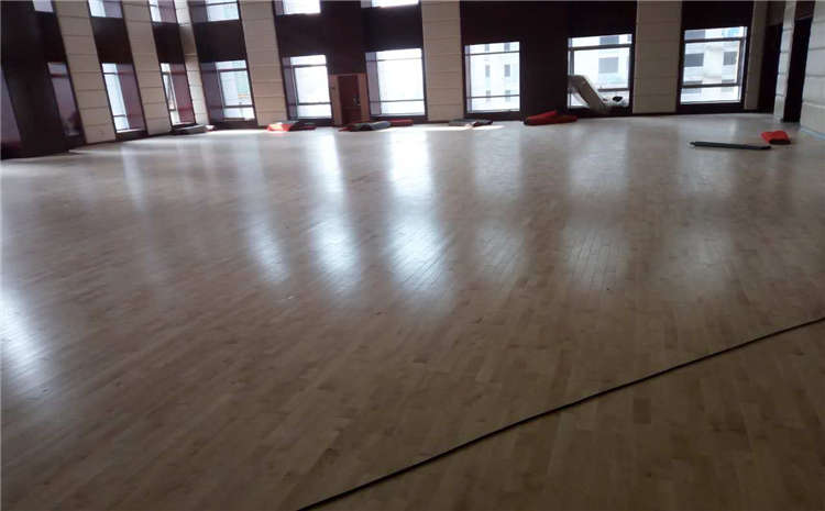 松木NBA籃球場(chǎng)木地板批發(fā)價(jià)格