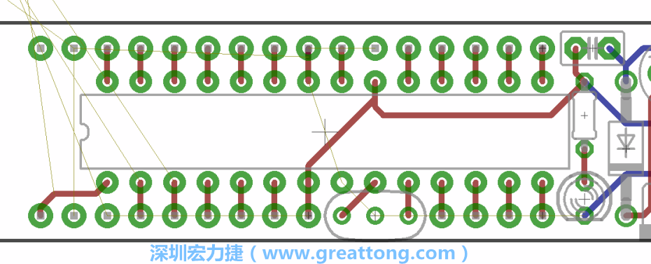 諧振器應擺放在ATmega微控制器的針腳8、9和10旁邊，在共鳴器和微控制器中間的高頻信號線應該要愈短愈好，此外，其它的信號線應該要遠離這個區域且配置在諧振器的下方，這樣做是為了防止不必要的無線電波干擾。