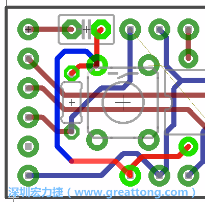 為了要創造一個電路通道，首先要先點擊重置開關的連結點進行布線，在電路板的背面繪制線路直到其它線路前的乾淨區域。